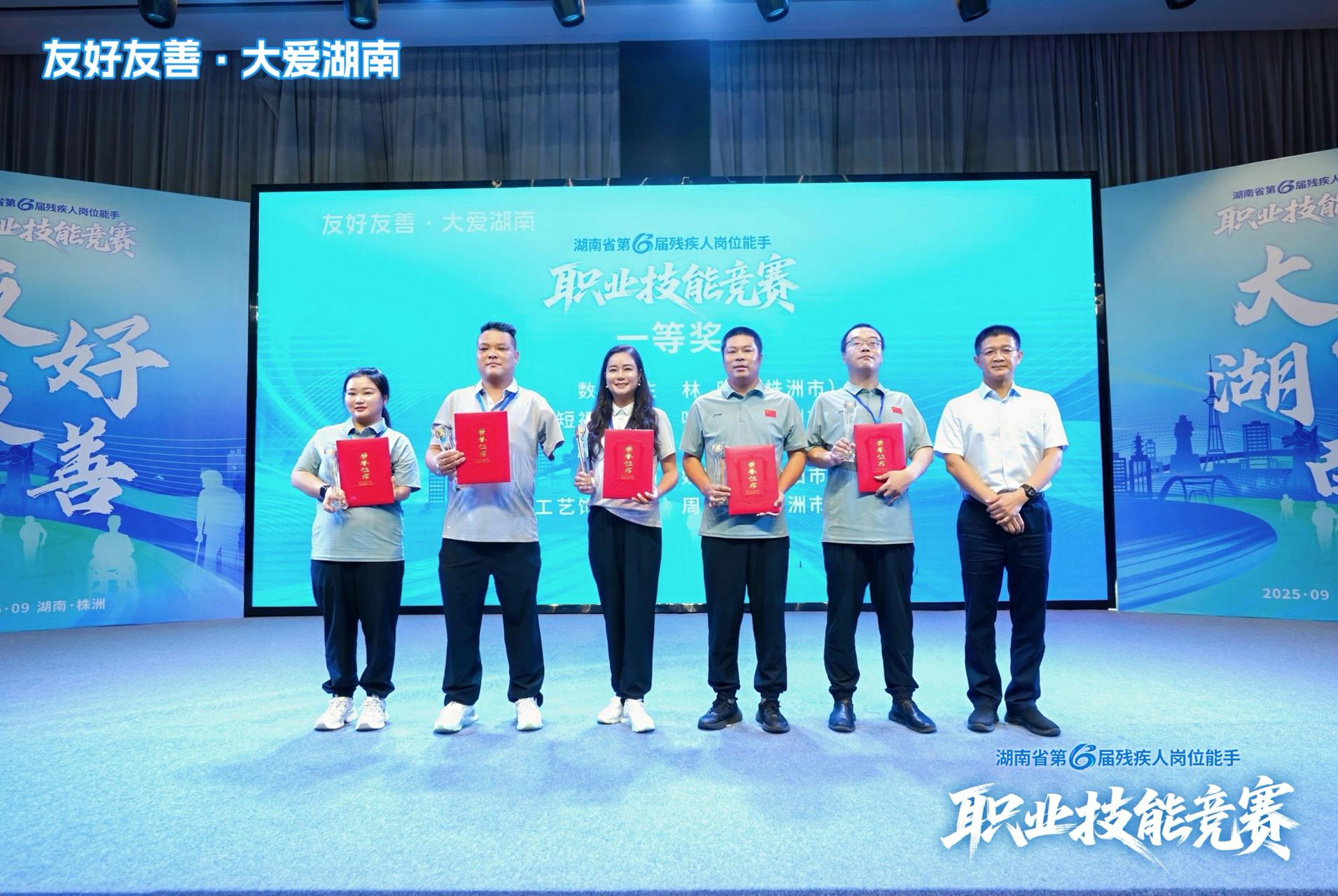 名选手脱颖, 选拔全国人 名选手脱颖, 选拔全国人